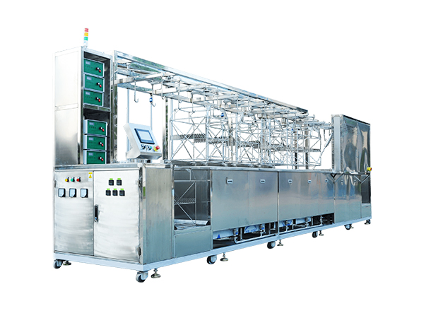 現(xiàn)階段，電鍍行業(yè)并不是很了解超聲波清洗機實際運用，使我們看一下超聲波清洗機在電鍍產(chǎn)業(yè)中是怎么使用的？在電鍍中，前一種解決的目地是除去工件表層上的污漬和殘渣，使其變成適合電鍍的積極外型。對前側(cè)醫(yī)治不好。預備處理不太好，絕大多數(shù)超聲波清洗機器設(shè)